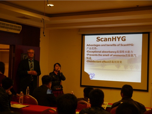 丹麥專家實(shí)地推廣干粉消毒劑