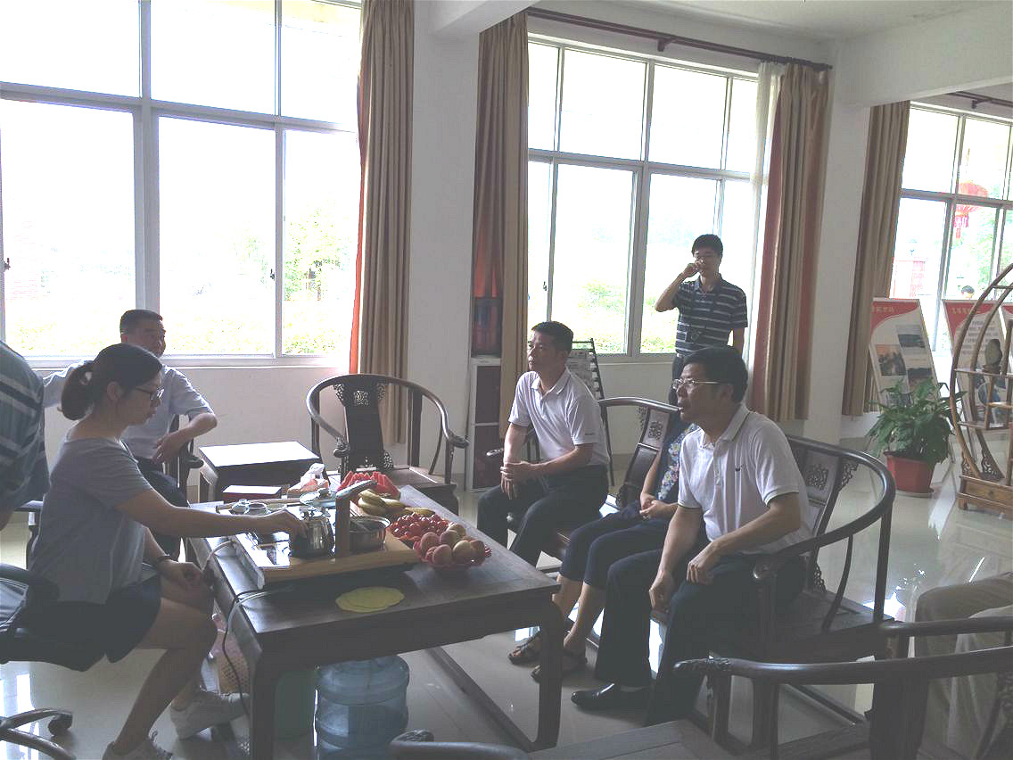 龍巖市政協(xié)主席溫錫浩蒞臨新奧公司參觀指導(dǎo)工作